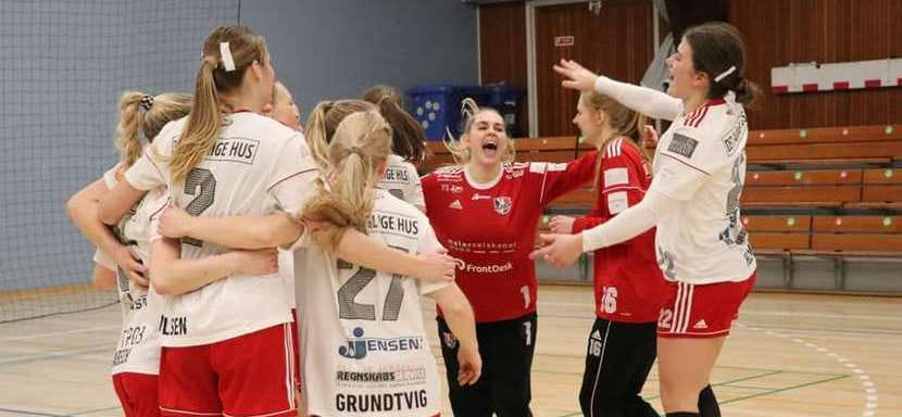 Дания. В утешительном турнире "Аякс" уверенно разобрался с "Хорсенсом"