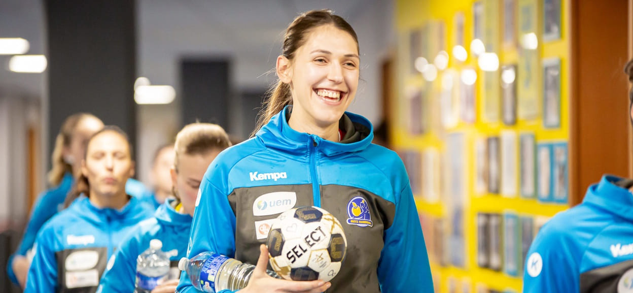 Франция. Тьерри Вейзманн: "Полного разрыва крестообразной связки у Чамилы Мичиевич нет"