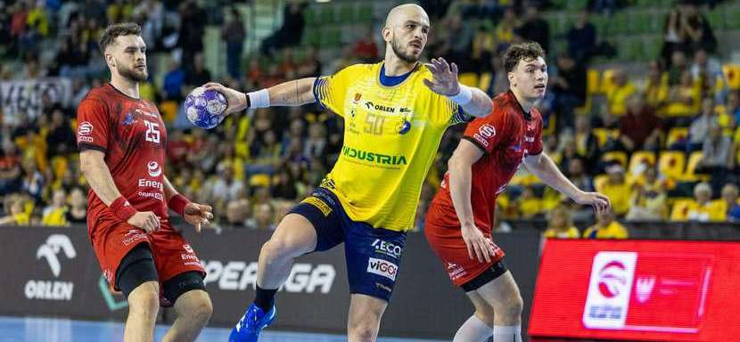 Артём Королёк: "Трудно победить, когда ты забрасываешь за тайм всего 10 мячей и уходишь на перерыв с перевесом соперника в шесть мячей"