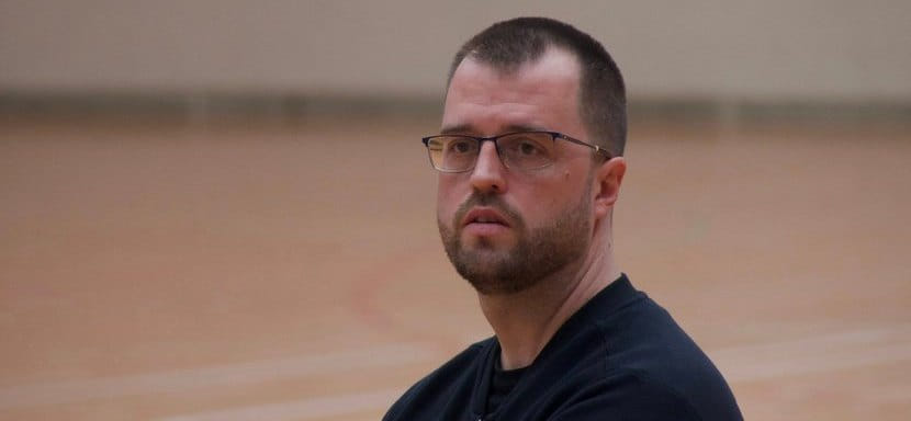 Главный тренер испанского "Бидасоа" Алекс Мосас продлил контракт с клубом