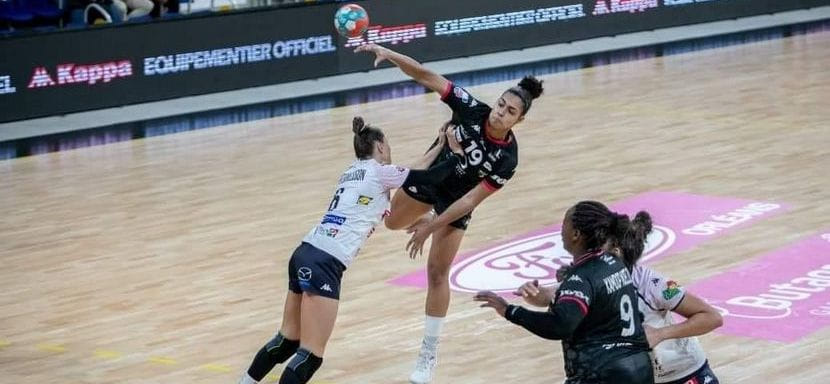 Франция. 18-летняя левая полусредняя "Флёри" Элиза Теше стала игроком "Бреста"