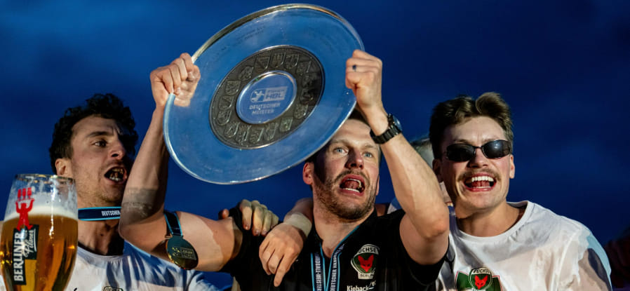 Трофей чемпиона бундеслиги, украденный у "Берлина", был найден целым в подвальном помещении офиса во время плановой инвентаризации