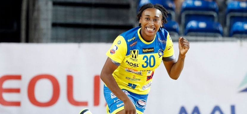 Франция. "Мец" нашел замену травмированной Мелвин Деба. Карьеру возобновила правая крайняя из Нидерландов Айли Лучиано