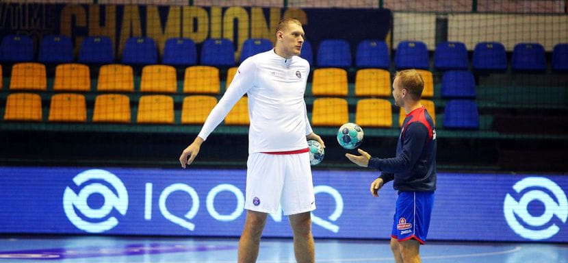 Лига чемпионов. После первого тайма "Мешков Брест" выигрывает у "ПСЖ" с разницей в 5 мячей, "Мотор" ведет в матче с "Веспремом"