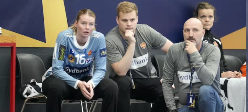 Дания. Ульрик Киркелю хочет забрать в "Дьёр" помощника Кристиана Даниэльсена. "Оденсе" не желает отпускать тренера и нанял юристов