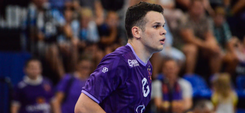 20-летний левый полусредний Кирилл Акрамов перешёл на правах аренды из "Чеховских медведей в ставропольский "Виктор"