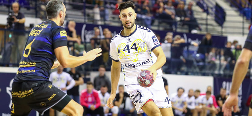 Франция. Правый полусредний Владислав Донцов после сезона, омрачённого травмой, расстался с "Кретеем"