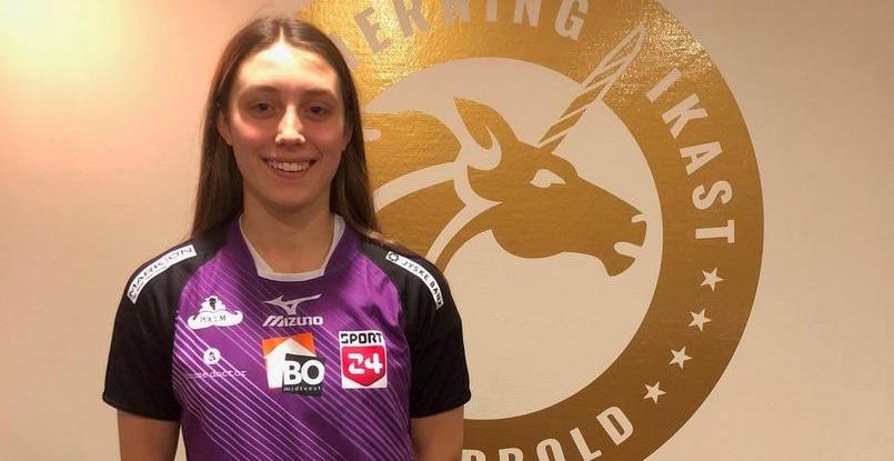 Дания. Правая крайняя "Хернинга-Икаста" Сесиль Брандт подписала профессиональный контракт с клубом