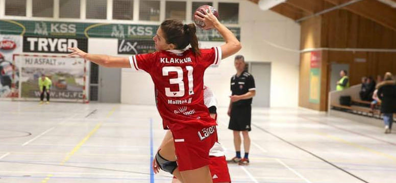 Юлия Наливко: "Ажиотаж перед дебютом женской сборной на Евро был. Хотя женский гандбол менее популярен. Да, был полный зал, но на мужчинах он обычно переполнен"