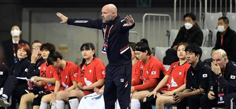 50-летний датский специалист Ким Расмуссен покинул пост главного тренера женской сборной Южной Кореи, с которой выиграл чемпионат Азии