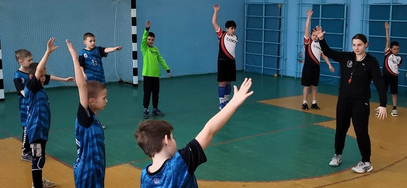 Рулевая "Астраханочки-2" Анна Гермашева и её воспитанницы побывали с мастер-классом в Камызякском районе