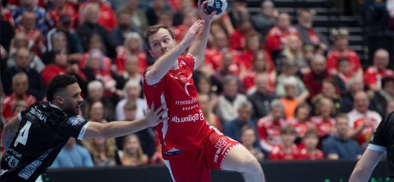 Лига чемпионов. "Киль" на домашней арене разгромил "Целе", "Ольборг" уверенно обыграл "Эльверум" в стартовых матчах 13-го тура