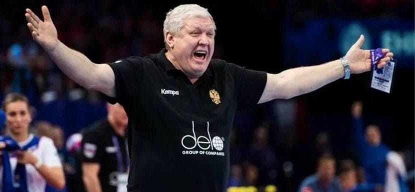 Евгений Трефилов: "Повезло, что у меня академия гандбола через дорогу от дома. В тапочках туда хожу, но в спортивных"