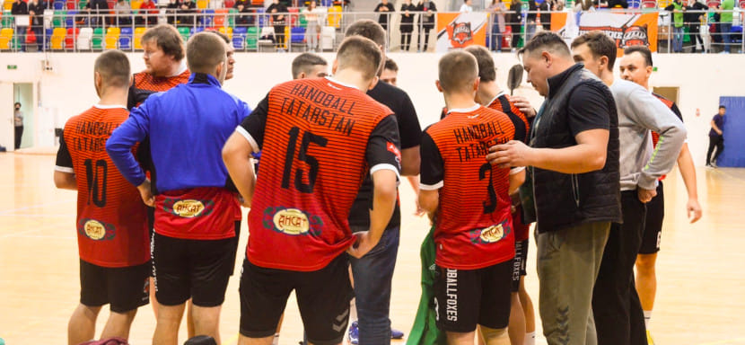 Играй, страна! Первые путешествия "Лаишевских лис": на поезде за игроками, автобусом — к победам!