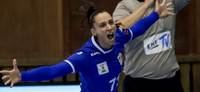 Румыния. Левая крайняя сборной Северной Македонии Йована Саздовска продлила контракт с "Дунэрей"