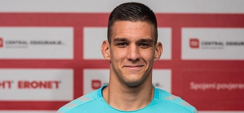 Испания. "Куэнка" пополнилась хорватским голкипером "Извиджача" Анте Грбавацем. Он заменит аргентинца Лео Масьеля