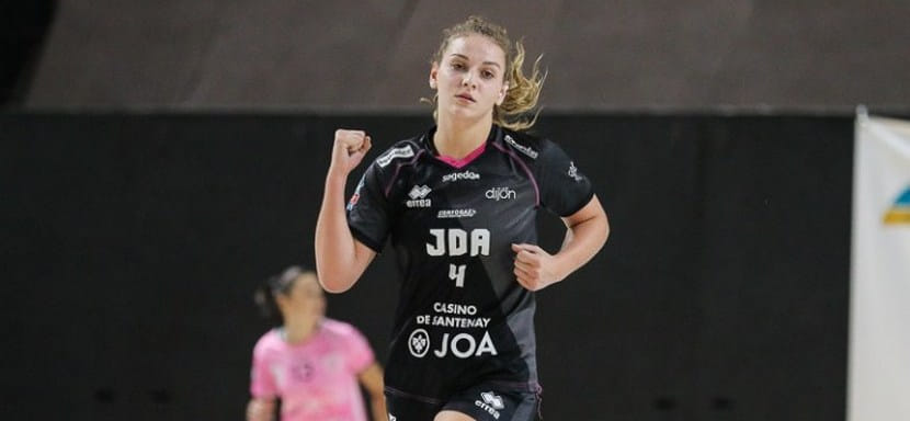 ЧЕ-2020. Полусредняя "Дижона" Клэр Вотье вызвана в сборную Франции вместо травмированной Деборы Ляссурс