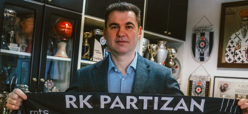 Белградский "Партизан", за который выступает россиянин Сергей Иванов, летом возглавит испанский специалист Рауль Гонсалес