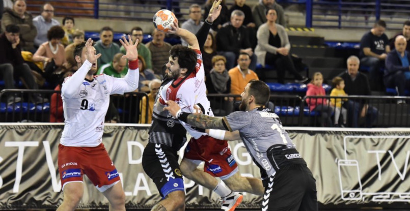 Испания. "Логроньо" обыграл "Куэнку", а в противостоянии "Бидасоа" с "Бенидормом" победителя выявить не удалось