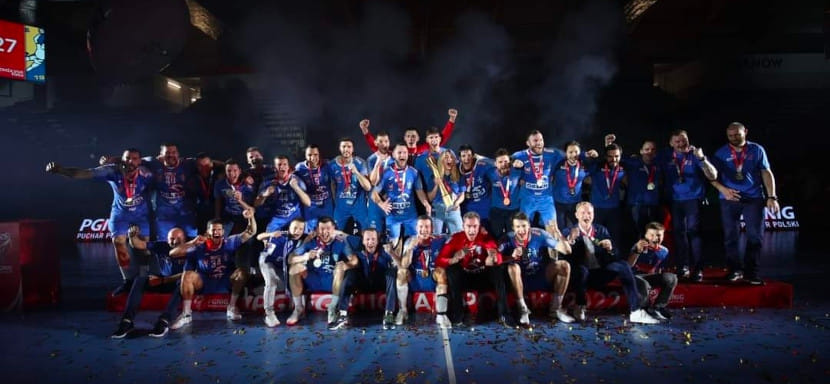 Польша. По трофеям сезона ничья — 1:1. “Висла” разгромила “Кельце” в новой серии “священной войны”