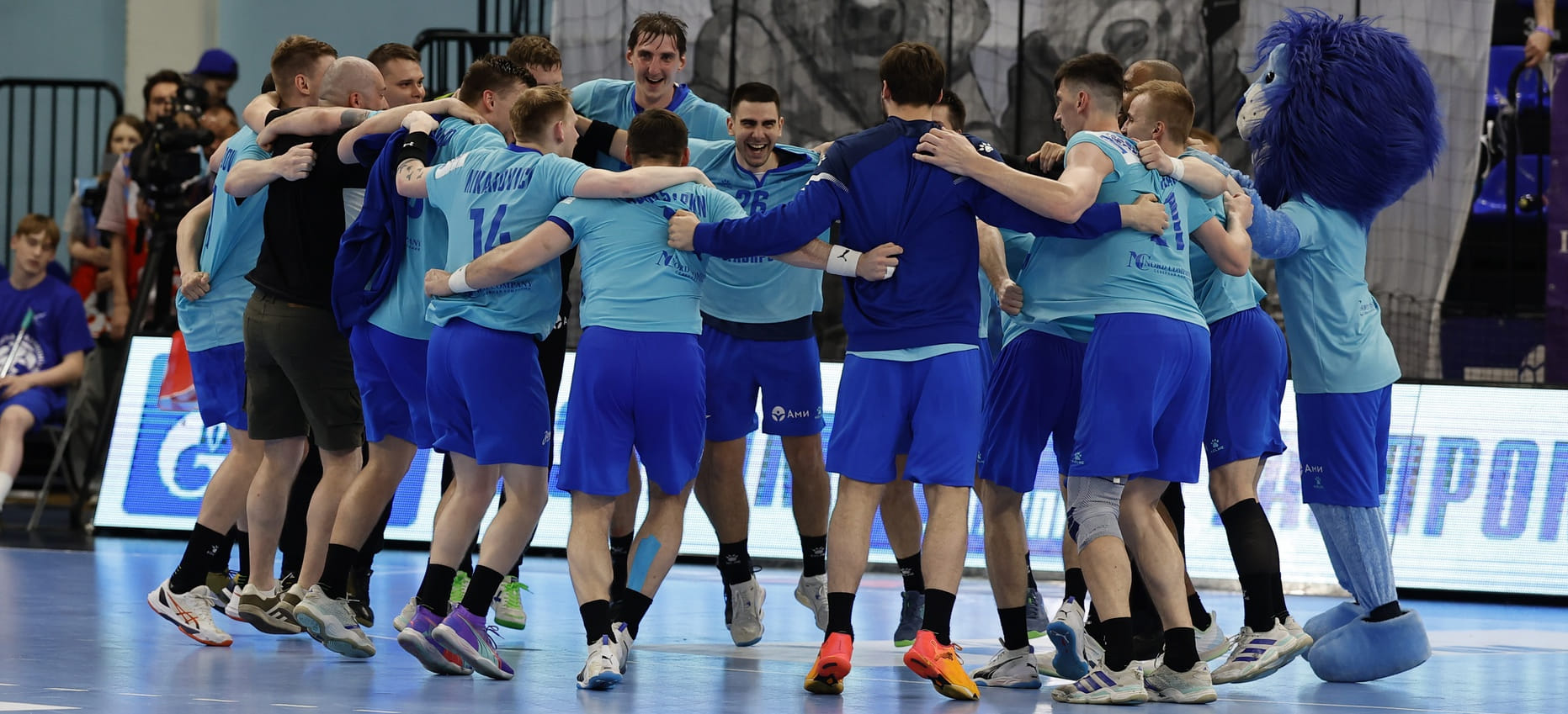 Новые спонсоры "Чеховских медведей" и дядька из подворотни… Репортаж с "финала четырёх" СЕХА-лиги