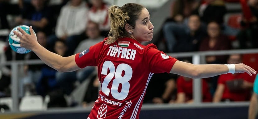 Венгрия. 27-летняя правая крайняя Александра Тёпфнер продлила контракт с "Дебреценом"