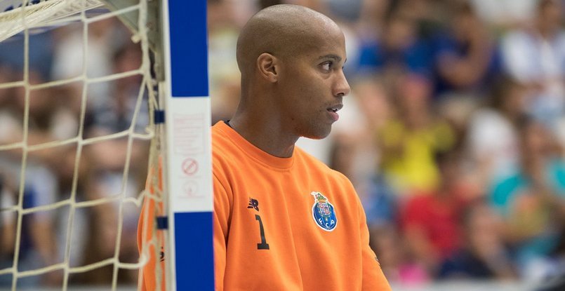 Вратарь "Порту" Алфреду Кинтана продлил контракт с клубом