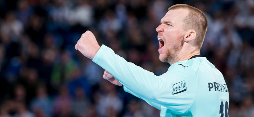 Бундеслига. 34-летний вратарь сборной Чехии Томаш Мрква пролонгировал контракт с "Килем"