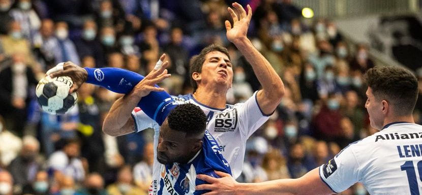 Франция. Источник: аргентинец Диего Симонет намерен покинуть "Монпелье". На правах аренды его может заменить словенец Сташ Скубе