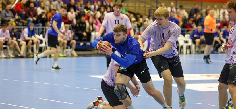 Омский "Скиф", вернувшийся в высшую лигу, продлил контракт с линейным Ильёй Яшкиным