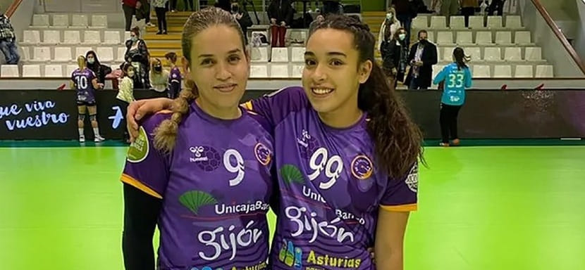 Испания. 38-летняя разыгрывающая сборной Парагвая Марисса Фариа сыграла в чемпионате за "Ла Кальсаду" вместе со своей дочерью Йерути