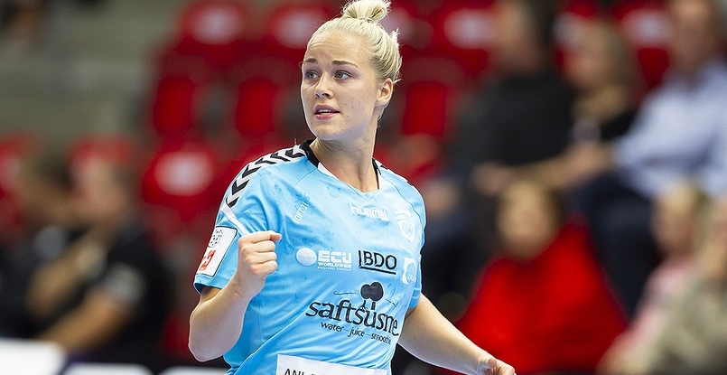 Дания. Младшая сестра Рене и Хенрика Тофт Хансен Майбритт перешла из "Орхуса" в "Виборг"