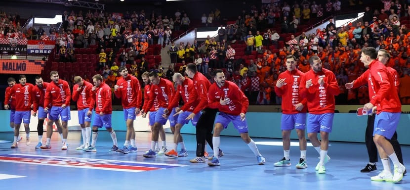 В стартовом матче пятницы на чемпионате Европы-2026 сборная Хорватии с минимальным перевесом обыграла исландцев