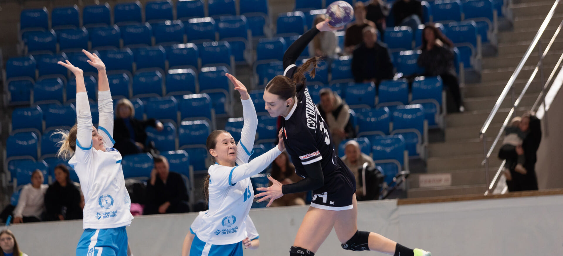 Дегтярёва — вратарь-бомбардир, Кавера на скамейке. В дерби земляков Измайлов обыграл Дмитриева