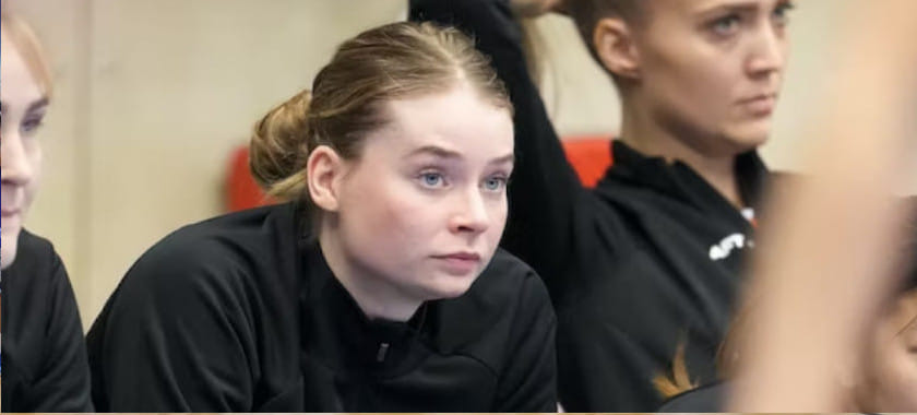 Дания. Голкипер "Оденсе" Алтея Рейнхардт пропустит несколько недель из-за травмы пальца. После сотрясения мозга она пропустила три месяца