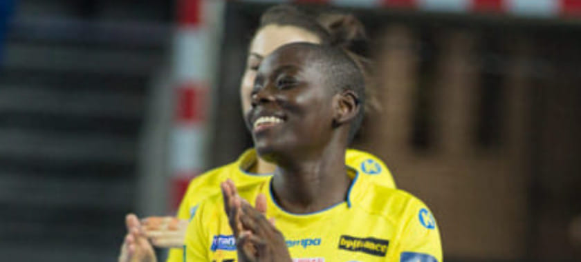 Франция. Объявившая о завершении карьеры правая крайняя Мелвин Деба начнет новый сезон в "Шамбре". Она не играет с октября 2020 года