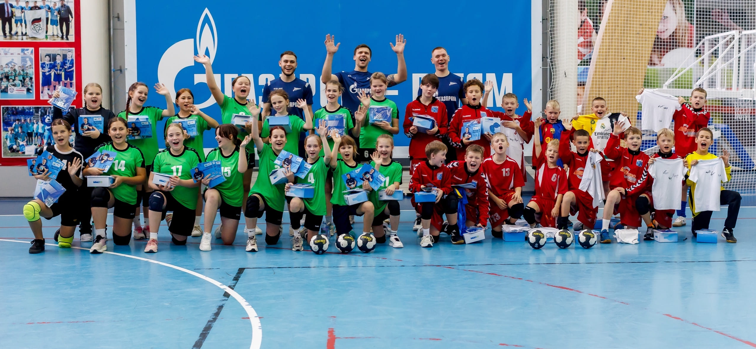 Игроки "Зенита" Никита Ларин и Вячеслав Елизаров провели мастер-класс для юных гандболистов Ленинградской области