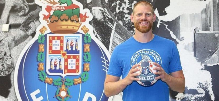 Трансферный слух. Линейный "Порту" Мануэль Шпет планирует вернуться на родину. Он может стать игроком "Гамбурга" (Д2)