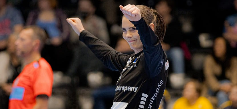 Дания. Вратарь из Норвегии Андреа Педерсен рассталась с "Икастом". Она продолжит карьеру в "Хорсенсе"