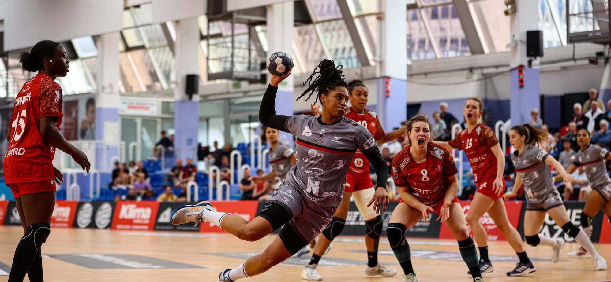 Франция. "Дижон" с трудом ушёл от поражения и на последней минуте вырвал победу у аутсайдера "Мериньяка"