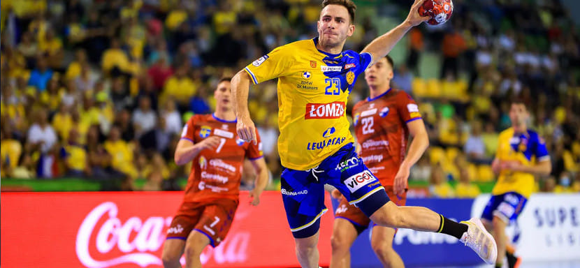 Польша. "Чемпион должен определяться на площадке, а не неспортивными методами". Комиссар лиги Пётр Лебек о переносе "священной войны"