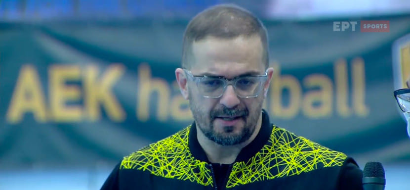 Греция. Вслед за проигранным Кубком страны АЕК уступил в первом матче финала чемпионата "Олимпиакосу". Главный тренер отправлен в отставку