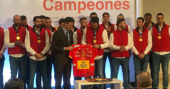 Премьер-министр Испании Педро Санчес гандболистам сборной: "Вы — пример для общества"