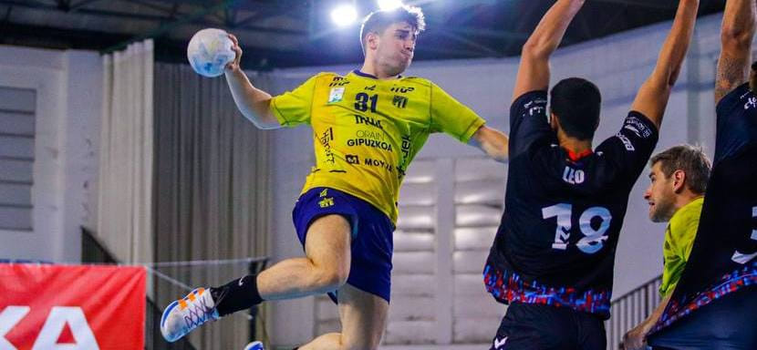 Испания. 21-летний левый крайний Горка Ньето на посту капитана "Бидасоа" сменил Хона Аске, который перешёл в "Лимож"