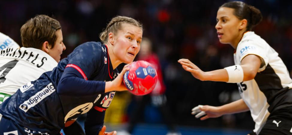 Сборная Норвегии выиграла женский чемпионат мира. Анна Вяхирева переедет в Данию. Главное за неделю