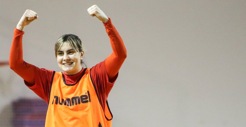 Еще две россиянки отправились во Францию