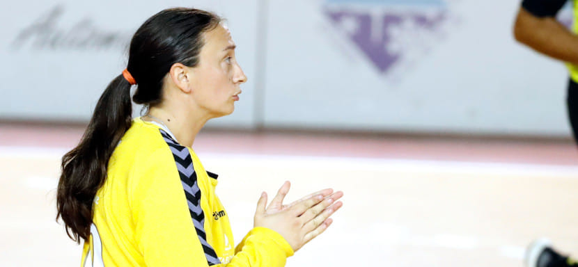 Франция. Новогодний подарок на три года. Сербский голкипер Мария Чолич оригинально объявила о продлении контракта с "Ниццей" (ВИДЕО)