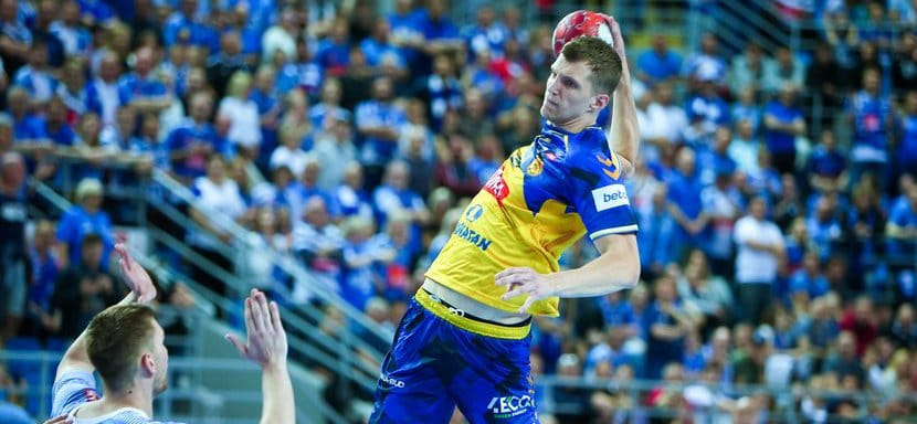 Польша. Владислав Кулеш: "Агент продолжает поиски нового клуба. Может, и найдёт. Но на сегодня дела обстоят так, что остаюсь в "Кельце"