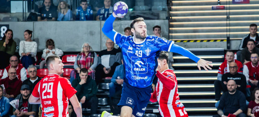 Девять голов Артёма Королька помогли "Кельце" разгромить "Заглембе", "Висла" справилась с "Островией" в чемпионате Польши