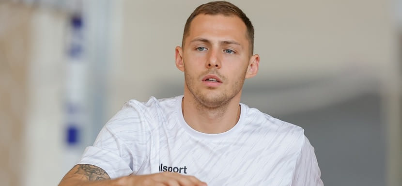 Дмитрий Холмов: "В ЦСКА коллектив отличный. С Димой Ионовым и Ромой Царапкиным играли вместе" (ВИДЕО)